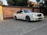 Mercedes-Benz E 55 AMG 1996 года за 6 500 000 тг. в Шымкент – фото 4