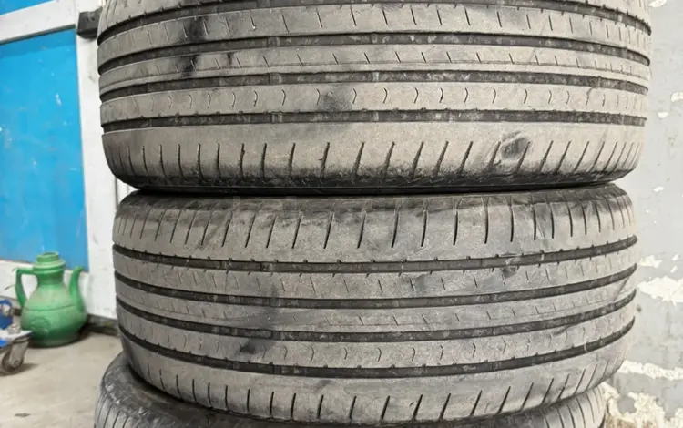 ШИНЫ Б/У 215/55/17 ОРИГИНАЛ Bridgestone за 90 000 тг. в Астана