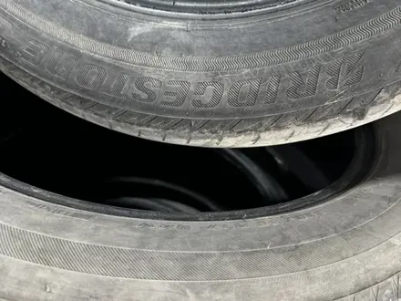 ШИНЫ Б/У 215/55/17 ОРИГИНАЛ Bridgestone за 90 000 тг. в Астана – фото 3