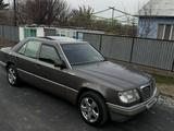 Mercedes-Benz E 220 1993 года за 2 700 000 тг. в Сарыагаш – фото 4