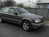 Mercedes-Benz E 220 1993 года за 2 700 000 тг. в Сарыагаш – фото 3