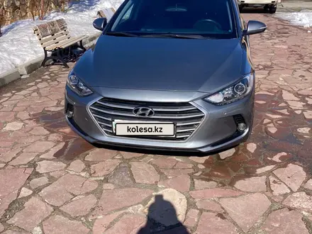 Hyundai Elantra 2018 года за 7 500 000 тг. в Боровое – фото 3