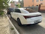 Hyundai Elantra 2023 года за 12 300 000 тг. в Атырау – фото 2