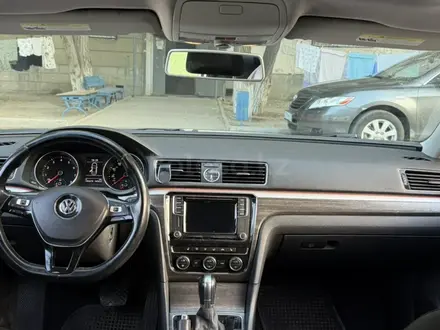 Volkswagen Passat 2016 года за 4 500 000 тг. в Атырау – фото 4