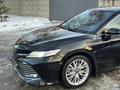 Toyota Camry 2019 года за 13 950 000 тг. в Алматы – фото 3