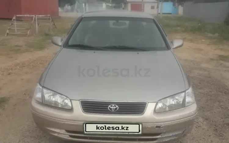 Toyota Camry 2000 года за 3 250 000 тг. в Семей