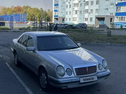 Mercedes-Benz E 230 1996 года за 2 500 000 тг. в Усть-Каменогорск – фото 2