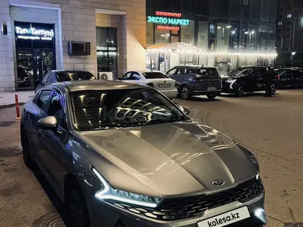 Kia K5 2021 года за 10 000 000 тг. в Астана – фото 2