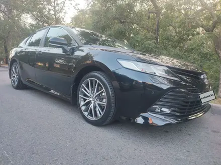 Toyota Camry 2019 года за 14 500 000 тг. в Алматы – фото 14