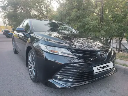 Toyota Camry 2019 года за 14 500 000 тг. в Алматы – фото 16