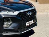 Hyundai Santa Fe 2019 года за 9 700 000 тг. в Актобе – фото 2