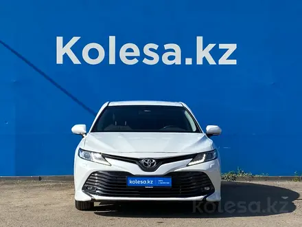 Toyota Camry 2019 года за 11 700 000 тг. в Алматы – фото 2