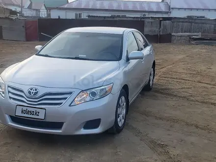 Toyota Camry 2010 года за 5 500 000 тг. в Атырау – фото 2