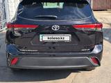 Toyota Highlander 2021 года за 23 500 000 тг. в Актобе – фото 3