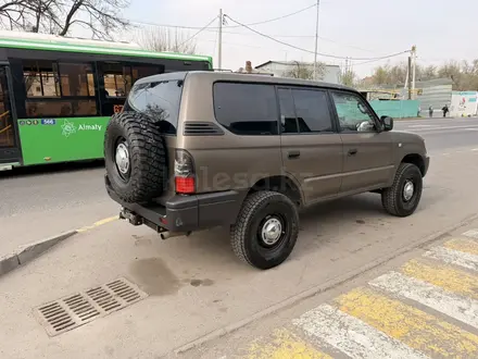 Toyota Land Cruiser Prado 2001 года за 9 500 000 тг. в Алматы – фото 3