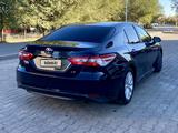 Toyota Camry 2018 года за 8 000 000 тг. в Уральск – фото 5