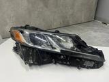 Передний фара Toyota camry 70 se le за 2 000 тг. в Алматы
