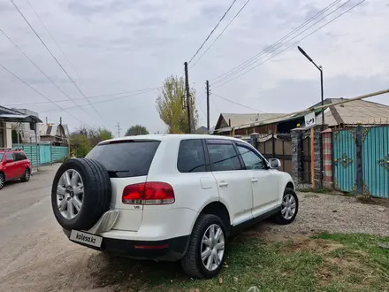 Volkswagen Touareg 2005 года за 4 500 000 тг. в Алматы – фото 3