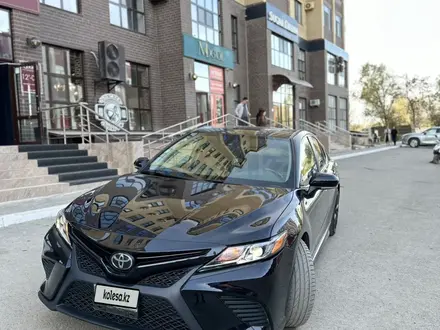 Toyota Camry 2019 года за 12 500 000 тг. в Актобе – фото 3