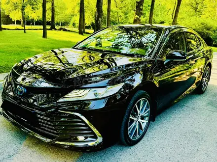 Toyota Camry 2021 года за 20 400 000 тг. в Алматы