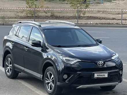 Toyota RAV4 2017 года за 9 500 000 тг. в Актобе – фото 3