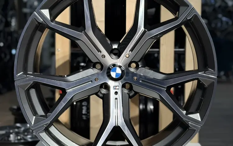 Разно-широкие диски R21 на BMW 5x112 за 548 000 тг. в Астана