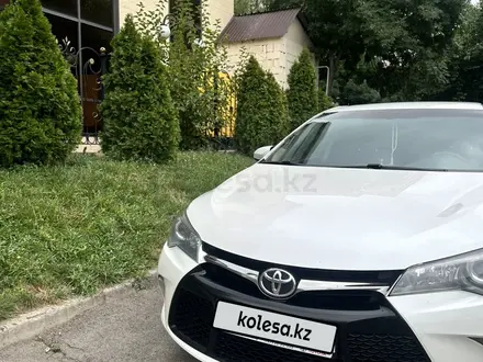 Toyota Camry 2015 года за 10 100 000 тг. в Алматы – фото 5