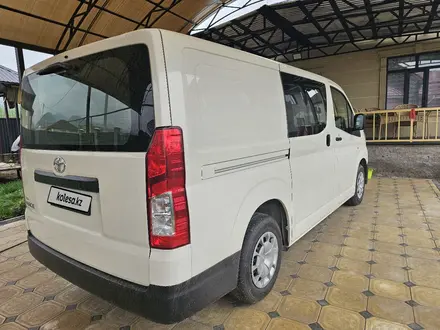 Toyota Hiace 2023 года за 22 000 000 тг. в Алматы – фото 13