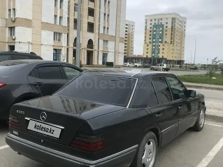 Mercedes-Benz E 200 1993 года за 1 900 000 тг. в Караганда – фото 3