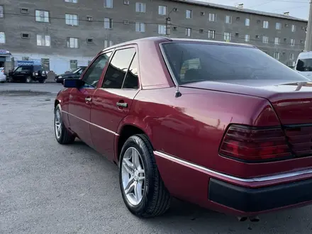 Mercedes-Benz E 230 1992 года за 1 600 000 тг. в Тараз – фото 4