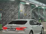 Toyota Camry 2018 года за 12 100 000 тг. в Туркестан – фото 2