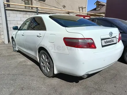 Toyota Camry 2006 года за 3 390 000 тг. в Шымкент – фото 2