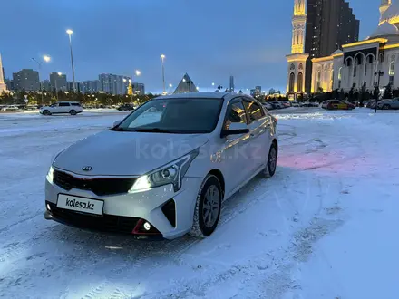 Kia Rio 2021 года за 7 950 000 тг. в Астана