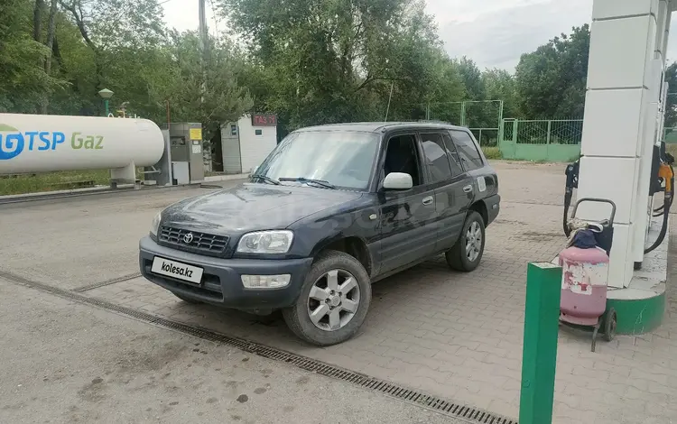 Toyota RAV4 1999 годаүшін3 200 000 тг. в Тараз