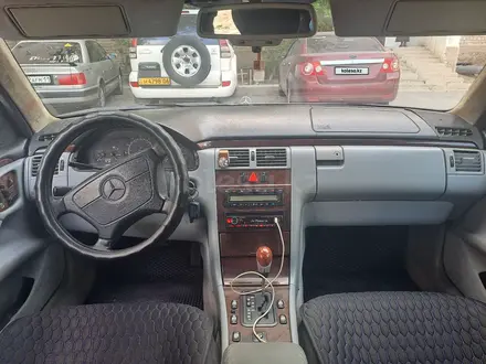 Mercedes-Benz E 320 1997 года за 3 100 000 тг. в Кызылорда – фото 6