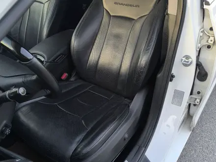 Hyundai Grandeur 2015 года за 8 200 000 тг. в Шымкент – фото 22
