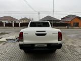 Toyota Hilux 2024 годаfor22 800 000 тг. в Атырау – фото 5