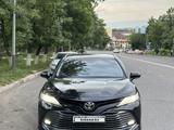 Toyota Camry 2018 года за 14 100 000 тг. в Шымкент