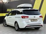 Kia Carnival 2016 годаүшін13 550 000 тг. в Актобе – фото 4