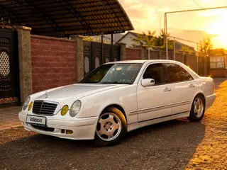 Mercedes-Benz E 320