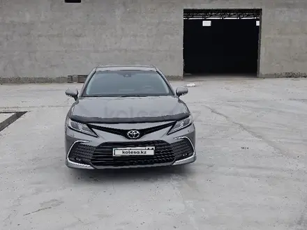 Toyota Camry 2023 года за 17 000 000 тг. в Кызылорда – фото 2