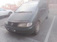 Volkswagen Sharan 1996 года за 1 700 000 тг. в Астана