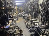 Тайота камри 10 матор каропка за 400 000 тг. в Алматы