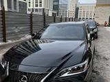 Lexus ES 350 2020 года за 29 300 000 тг. в Астана – фото 2