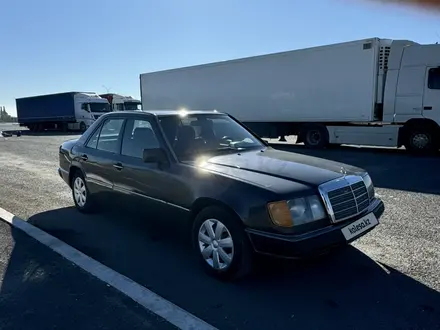 Mercedes-Benz E 230 1991 года за 1 500 000 тг. в Жанакорган – фото 4