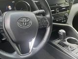Toyota Camry 2021 года за 18 700 000 тг. в Алматы – фото 2