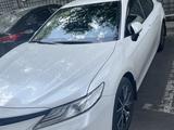 Toyota Camry 2021 года за 18 700 000 тг. в Алматы – фото 3