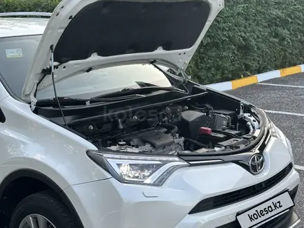 Toyota RAV4 2018 года за 14 800 000 тг. в Астана – фото 37