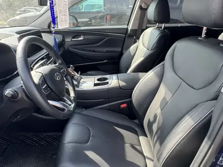 Hyundai Santa Fe 2022 года за 13 000 000 тг. в Алматы – фото 21
