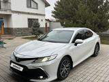 Toyota Camry 2023 года за 19 500 000 тг. в Тараз – фото 2